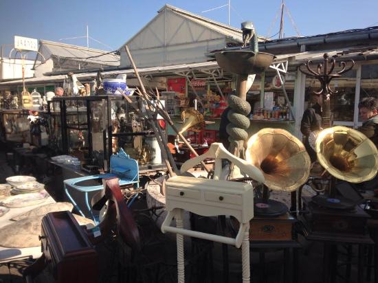 FLOHMARKT IN BUDAPEST