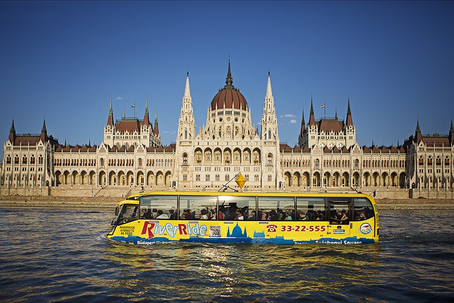 bus touristique flottant budapest