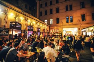 passage Goszdu à Budapest - quartier des ruin bars