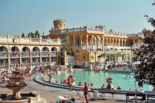 Budapest bains thermes @wikimedia
